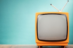 5 ترفند ساده جهت اتصال گوشی به تلویزیون قدیمی